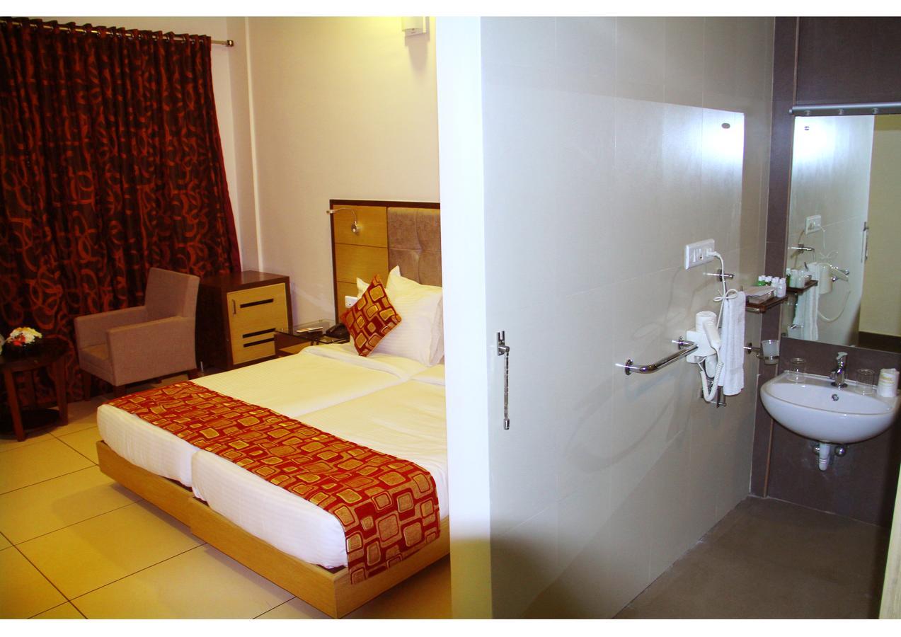 Hotel Aswathy Kodungallūr Dış mekan fotoğraf